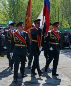 Дмитрий Фурдуй (в центре)