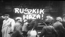 Надпись «Русские, домой» на одном из домов в Будапеште во время Венгерского восстания 1956 года