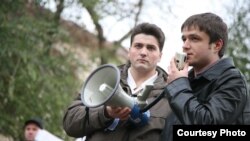 Николай Каклюгин на митинге в поддержку Егора Бычкова, руководителя нижнетагильского отделения организации "Город без наркотиков"