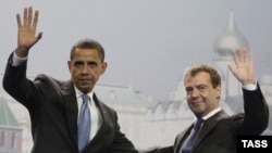 Barak Obama və Dmitri Medvedev Rusiya-ABŞ biznes forumunda, Moskva, 7 iyul 2009