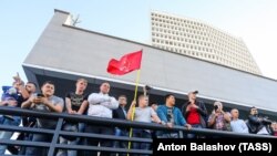 Митинг в поддержку кандидата в губернаторы Приморского края от КПРФ А. Ищенко