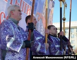 Акция православных у театра оперы и балета в Новосибирске. Март 2015 года