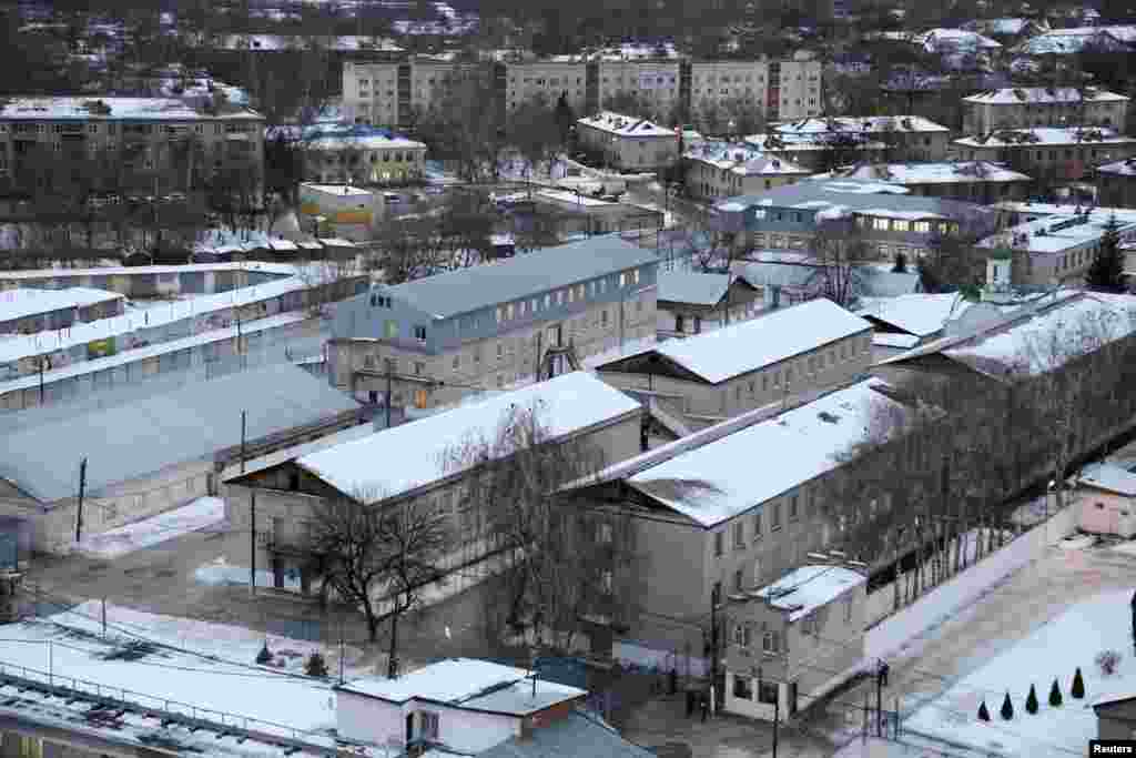 Мария Алехина отбывала наказание в колонии в городе Березники Пермского края, где несколько раз безуспешно пыталась добиться права на условно-досрочное освобождение. В августе 2013 года ее перевели в ИК-2 в Нижнем Новгороде, где она активно занялась защитой прав других заключенных.