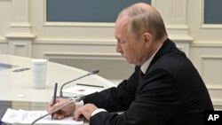 Владимир Путин во время стратегических ядерных учений