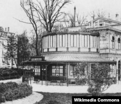 Ныне снесенное здание театра Bouffes-Parisiens, впоследствии Théâtre des Folies-Marigny.