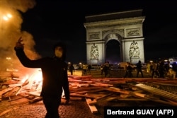 Протесты "желтых жилетов" в Париже, 24 ноября