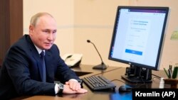 Владимир Путин "голосует удаленно" из резиденции в Ново-Огареве, 17 сентября 2021 г.