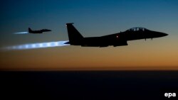 Американские истребители F-15 возвращаются после ударов по позициям исламистов в Сирии.