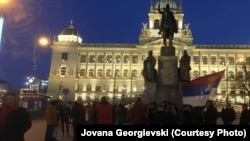 Сербы, живущие в Праге, проводят акцию протеста против своего президента Александра Вучича, 23 февраля 2019