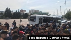 Протестующие на площади Советов в Улан-Удэ, 9 сентября 2019 года